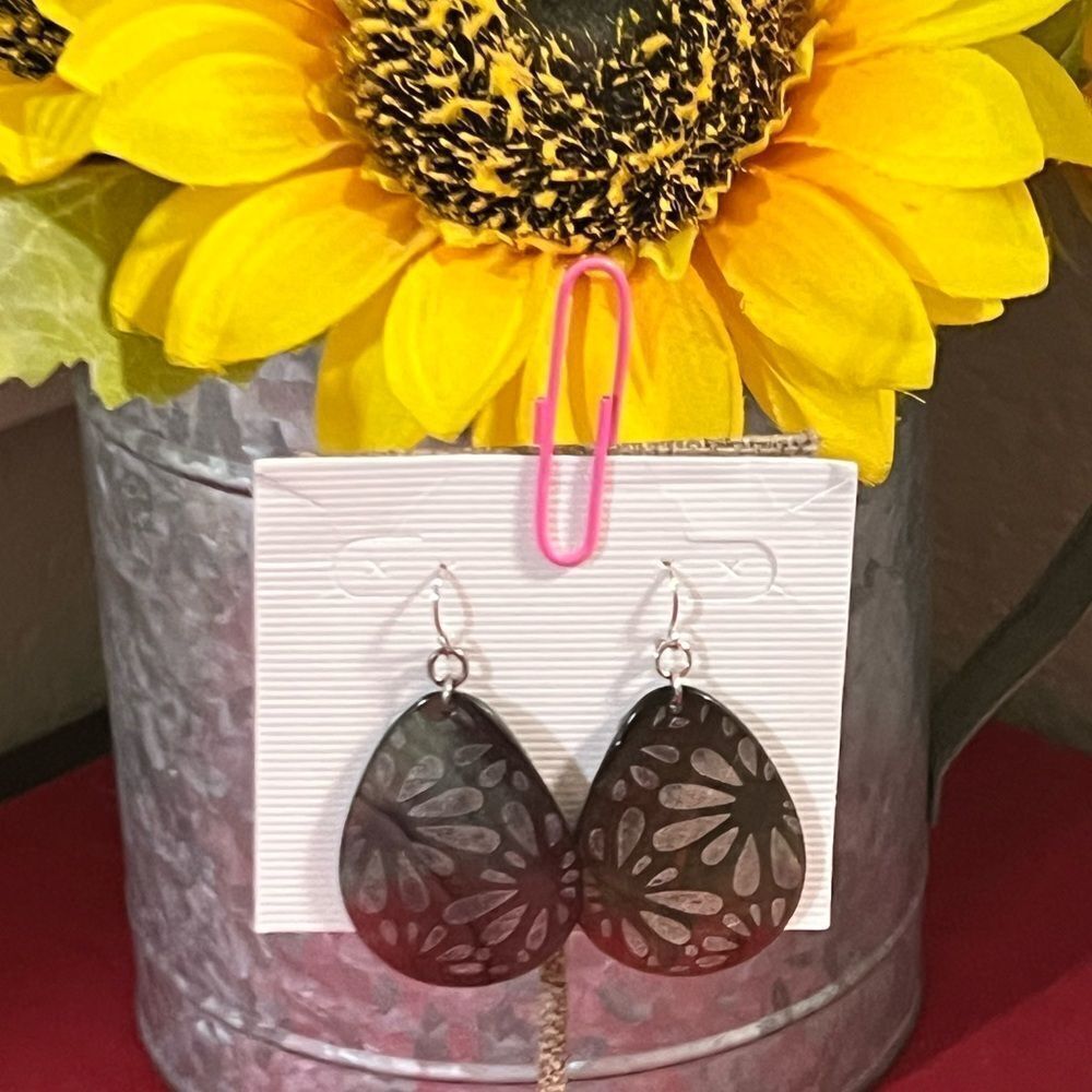Premier Designs Shell-cracker  Teardrop Earrings with Floral Cutout #PDER1